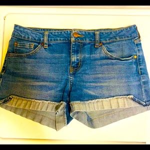 Celebrity Pink distressed denim shorts with sewn cuffs. Sz 8.